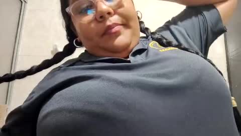 Snapshot of angy_ro12 chatting on July 4, 4:13 pm angy online show from July 4, 4:13 pm