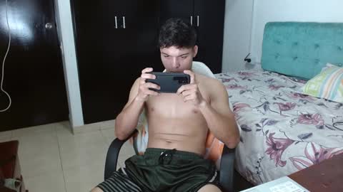 Snapshot of ani_and_ghost chatting on January 8, 12:28 am David online show from January 8, 12:28 am