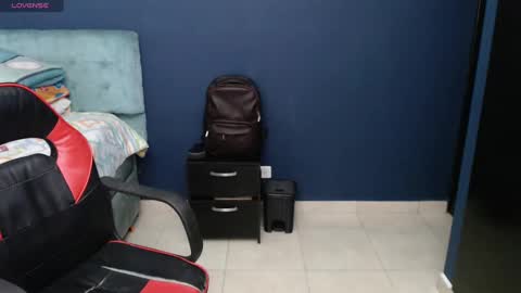 Snapshot of ani_and_ghost chatting on February 10, 11:34 pm David online show from February 10, 11:34 pm