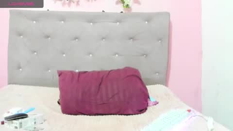 aniaross18 online show from February 27, 1:59 am