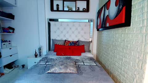 laura  online show from October 16, 2:01 am