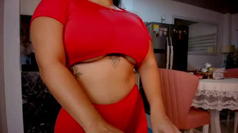 Snapshot of anielli69 chatting on April 23, 4:14 am laura online show from April 23, 4:14 am