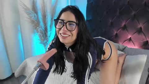 aniie_west online show from November 8, 5:07 am