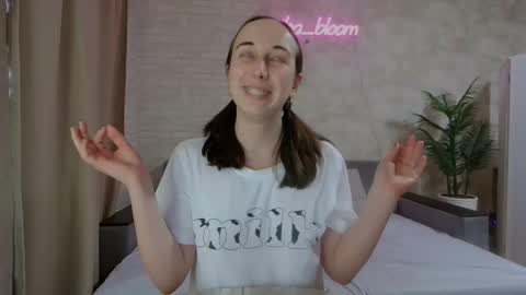 anikabloom online show from January 22, 8:07 am