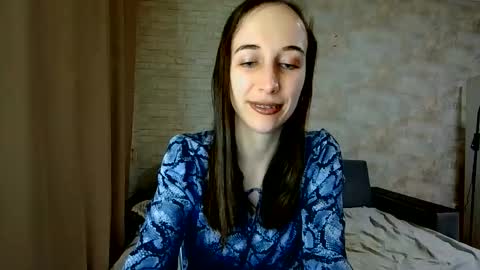 Snapshot of anikabloom chatting on May 28, 9:23 pm anikabloom online show from May 28, 9:23 pm