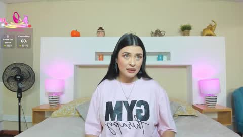 Snapshot of anikaromanof chatting on December 15, 11:25 am Anika Romano online show from December 15, 11:25 am