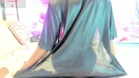Snapshot of anisha_zambrano chatting on June 17, 1:01 pm anisha_zambrano online show from June 17, 1:01 pm