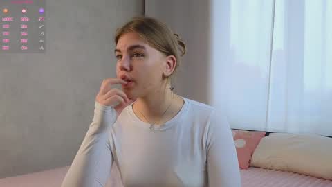 AnishaVivo online show from April 3, 8:34 am