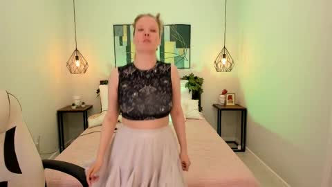 anita_hitteys online show from June 3, 8:17 am