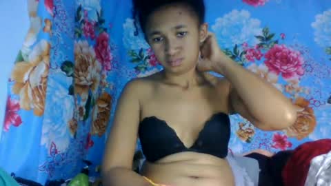 Snapshot of anitaazzh chatting on June 19, 5:45 am anitaazzh online show from June 19, 5:45 am
