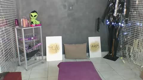 Hello My name is NaiaraPv is OPEN online show from March 26, 12:00 pm