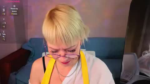 Snapshot of ann_annise chatting on June 20, 4:21 pm ann_annise online show from June 20, 4:21 pm