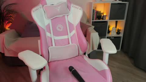 Snapshot of anna_belle3 chatting on December 2, 4:53 am AnnaThe next stream is tomorrow online show from December 2, 4:53 am