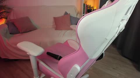 Snapshot of anna_belle3 chatting on December 3, 6:37 am AnnaThe next stream is tomorrow online show from December 3, 6:37 am