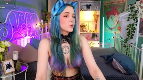 Snapshot of anna_bloom_ chatting on December 4, 4:27 pm Violett online show from December 4, 4:27 pm