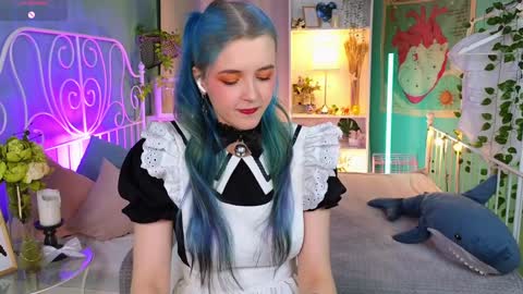 Snapshot of anna_bloom_ chatting on December 5, 4:23 pm Violett online show from December 5, 4:23 pm