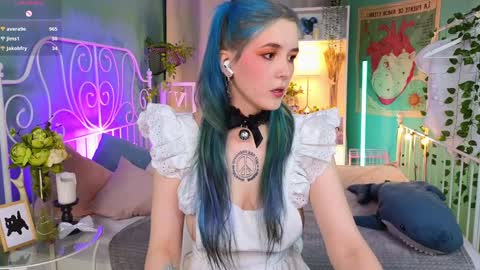 Snapshot of anna_bloom_ chatting on December 5, 7:28 pm Violett online show from December 5, 7:28 pm