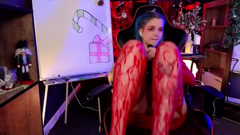 Snapshot of anna_bloom_ chatting on December 25, 7:13 pm Violett online show from December 25, 7:13 pm