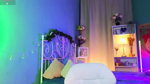 Snapshot of anna_bloom_ chatting on January 9, 4:28 pm Violett online show from January 9, 4:28 pm