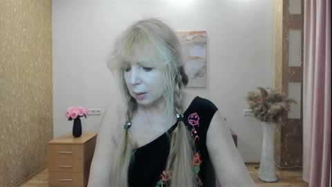 Anna Ditrih online show from April 4, 11:51 am