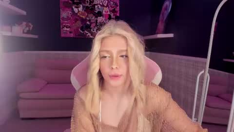 Snapshot of anna_robinson chatting on June 24, 1:15 am Anna online show from June 24, 1:15 am