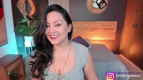 Snapshot of annaa_rose chatting on April 22, 3:31 am Anna online show from April 22, 3:31 am