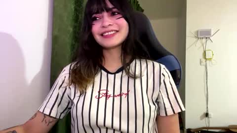 Snapshot of annacrow chatting on November 22, 4:44 am Anna online show from November 22, 4:44 am