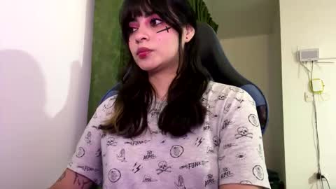 Snapshot of annacrow chatting on December 2, 2:06 am Anna online show from December 2, 2:06 am