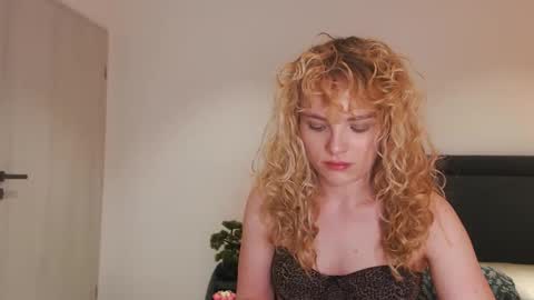 annaevv online show from May 22, 2:51 am