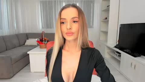 annaise  online show from February 7, 12:09 pm