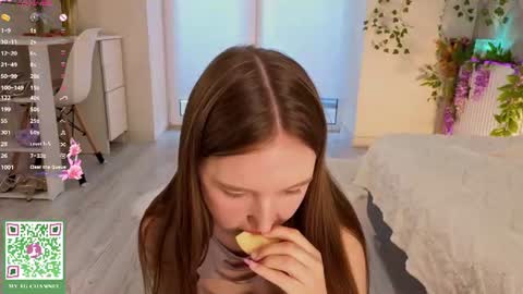 Snapshot of annamarie_foryou chatting on July 2, 9:59 am Holly Molly Im Polly online show from July 2, 9:59 am