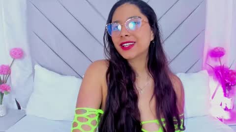 Snapshot of annaqueen_ chatting on January 24, 4:28 pm Anna online show from January 24, 4:28 pm