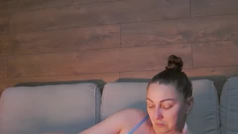 annasplash online show from April 22, 3:42 am