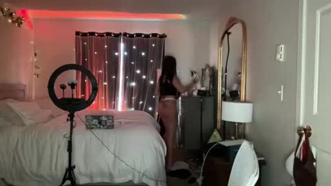 Snapshot of annaxoxo_ chatting on December 17, 7:53 pm annaxoxo_ online show from December 17, 7:53 pm