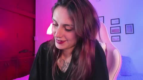 Snapshot of anne_bloom_ chatting on December 15, 9:24 am Anne online show from December 15, 9:24 am