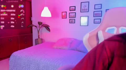 Snapshot of anne_bloom_ chatting on January 7, 11:37 am Anne online show from January 7, 11:37 am