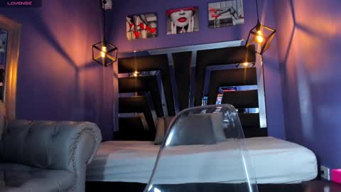 Anne online show from November 11, 5:35 pm