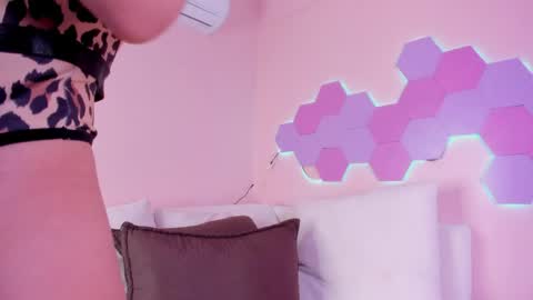 Snapshot of anne_millerr chatting on June 5, 12:00 pm anne_millerr online show from June 5, 12:00 pm