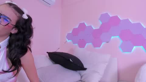 Snapshot of anne_millerr chatting on June 15, 11:56 am anne_millerr online show from June 15, 11:56 am