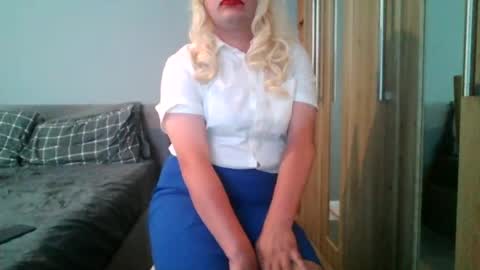 Snapshot of annebest_cd chatting on May 31, 7:26 pm Anne Best online show from May 31, 7:26 pm