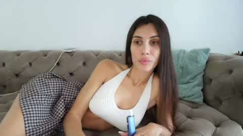 Snapshot of annehotxxx chatting on August 7, 7:54 am AnneHotxxx online show from August 7, 7:54 am