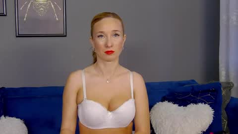 Snapshot of annehove chatting on June 5, 3:46 am Anne online show from June 5, 3:46 am