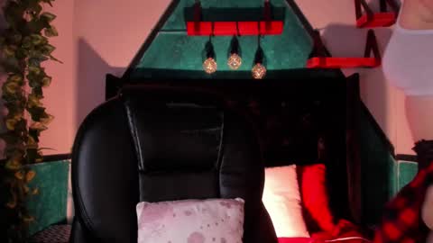 Anne  online show from February 9, 8:13 pm