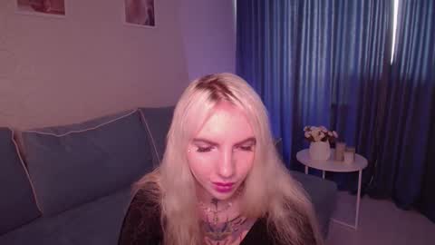 Snapshot of annetenet chatting on September 17, 9:11 am Annet online show from September 17, 9:11 am