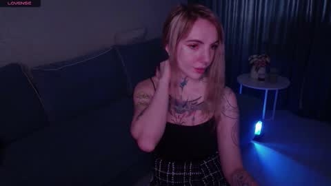 Snapshot of annetenet chatting on October 10, 8:35 am Annet online show from October 10, 8:35 am