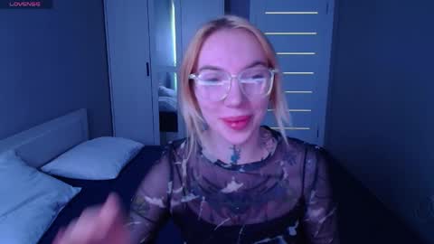Snapshot of annetenet chatting on June 7, 9:24 am Annet online show from June 7, 9:24 am