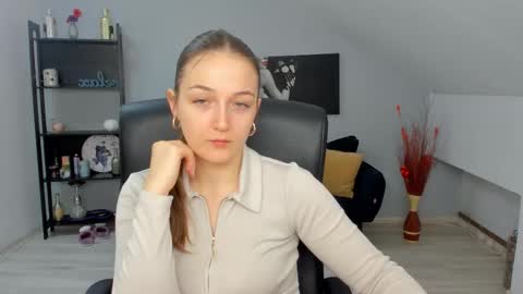 annewilsonn online show from March 10, 6:29 am