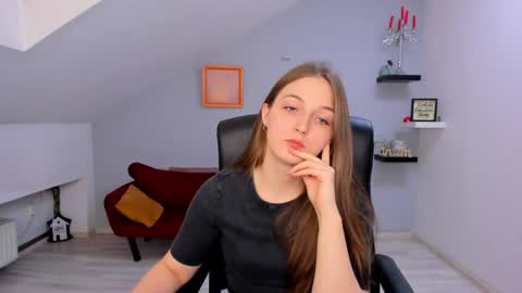 annewilsonn online show from April 14, 12:22 pm