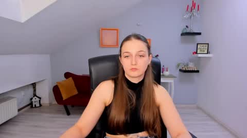 annewilsonn online show from April 20, 11:24 am