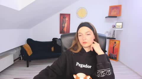 Snapshot of annewilsonn chatting on June 3, 6:27 am annewilsonn online show from June 3, 6:27 am